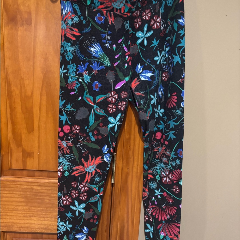 Women’s OS LuLaRoe Black and Blue Leggings Vibrant Floral Design
